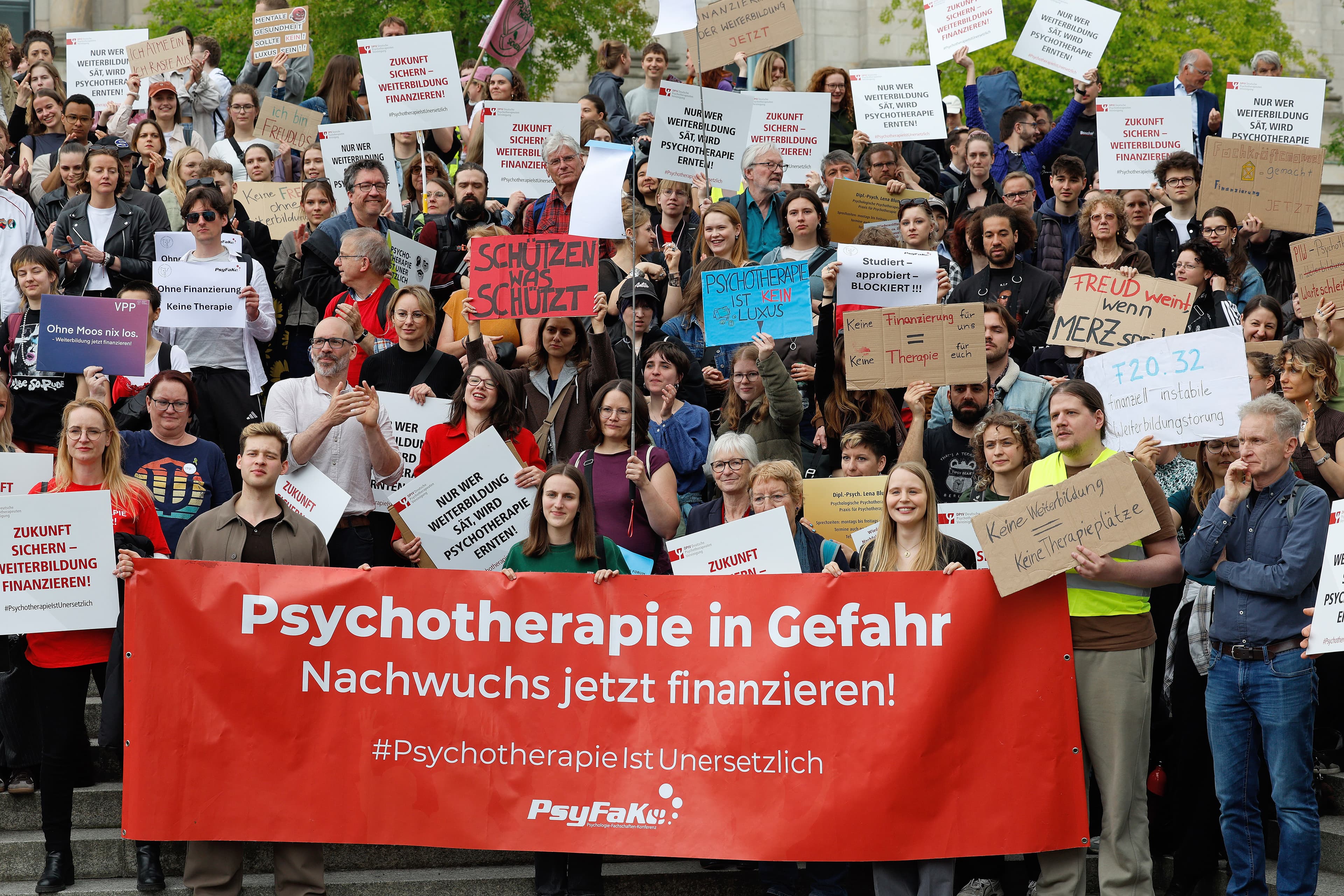 Demo „Psychotherapie in Gefahr: Weiterbildung sichern“