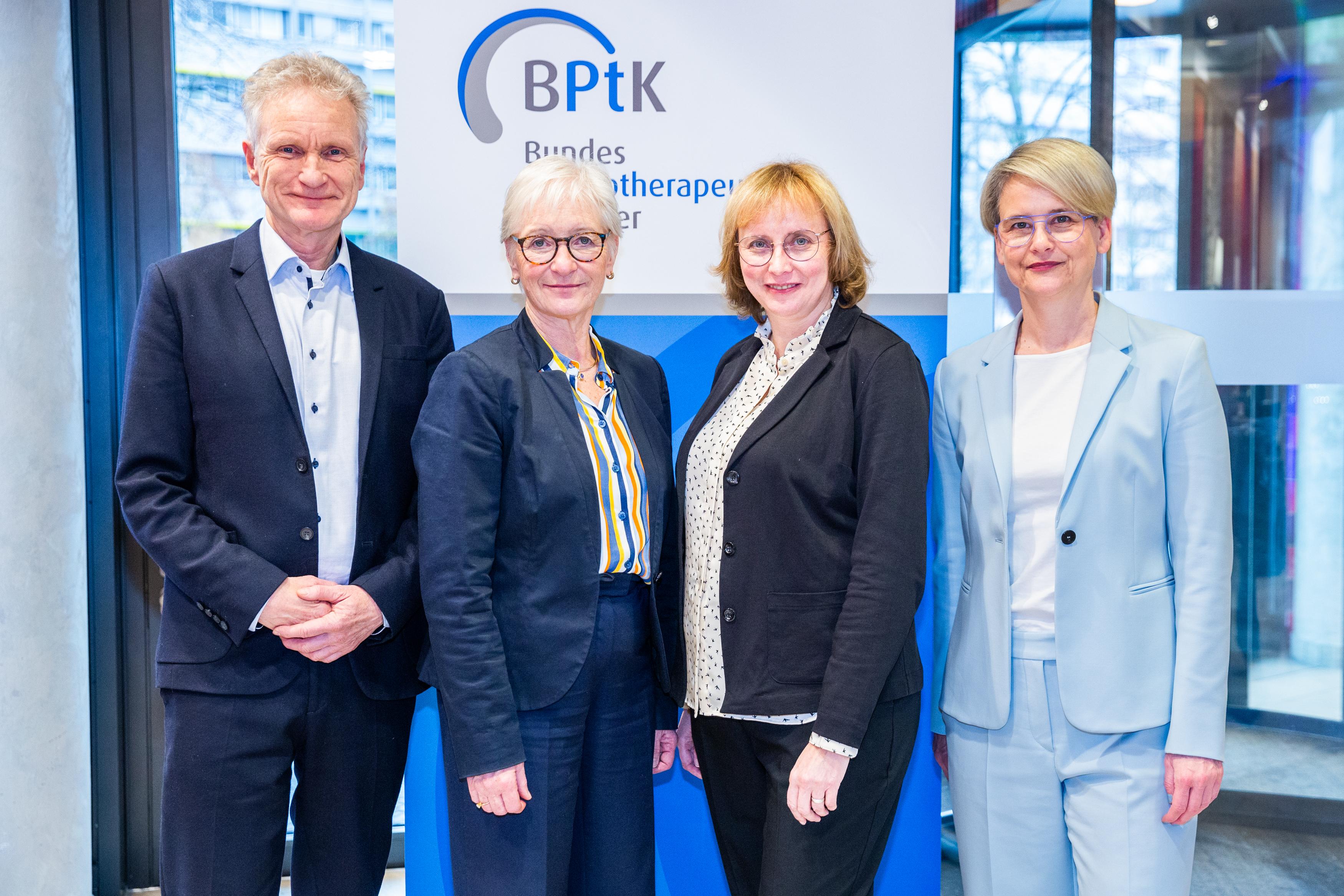BPtK-Vorstand v.l.n.r.: Dr. Nikolaus Melcop, Dr. Andrea Benecke, Cornelia Metge, Sabine Maur